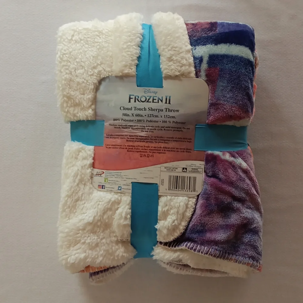 Frozen 2 Cloud Touch Sherpa Oversized Throw